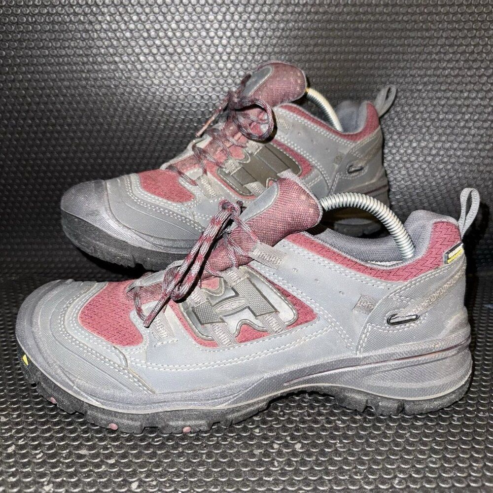 KEEN Logan Waterproof Burgundy Gray Outdoor Hiking Trail Shoes Women’s Size 10.5